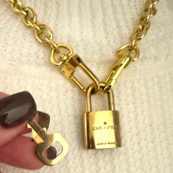 Louis Vuitton LV 319 Lock With Key Chain Necklace - Picture 8 of 8